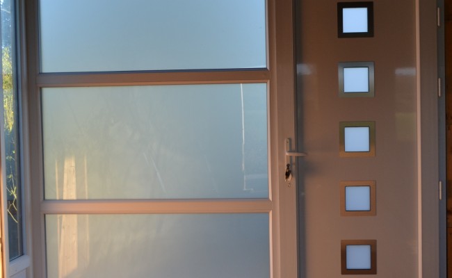 Porte d’entrée Gris extérieur et blanc intérieur (1) (1280×1167)