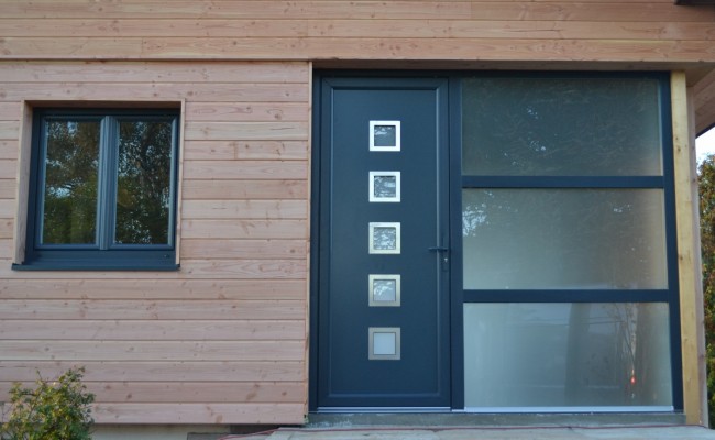 porte d’entrée  blanc intérieur et grix exterieur (1) (1280×734)